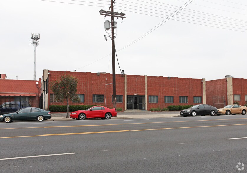 8137 Lankershim Blvd, North Hollywood, CA à louer - Photo du bâtiment - Image 3 de 3