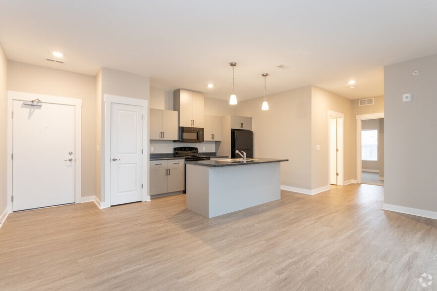 2111 Heyboer Dr, Holland, MI for sale - Interior Photo - Image 3 of 24