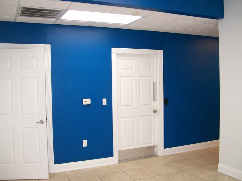 311 Specialty Pt, Sanford, FL à louer - Photo du bâtiment - Image 3 de 14