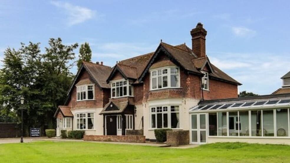 Charlwood Rd, Lowfield Heath à vendre - Photo du bâtiment - Image 2 de 4