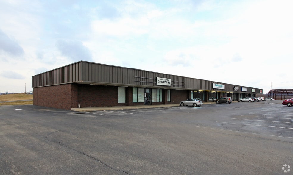 678-690 W Main St, Uniontown, PA à louer - Photo du bâtiment - Image 1 de 2
