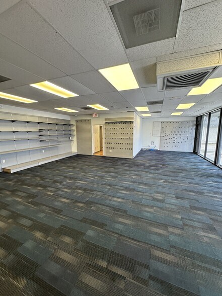 29 N Federal Hwy, Hallandale Beach, FL à louer - Photo du bâtiment - Image 3 de 14