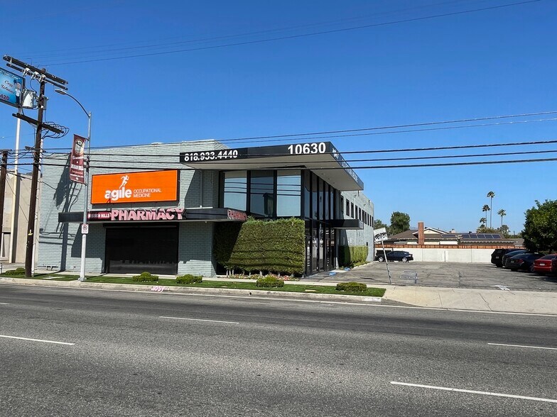 10630 Sepulveda Blvd, Mission Hills, CA à louer - Photo du bâtiment - Image 1 de 4