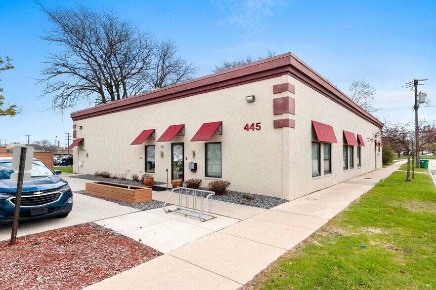 445 S Adams St, Green Bay, WI à louer - Photo du bâtiment - Image 1 de 53