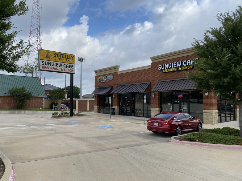 401 E Round Grove Rd, Lewisville, TX à louer - Photo du bâtiment - Image 3 de 8
