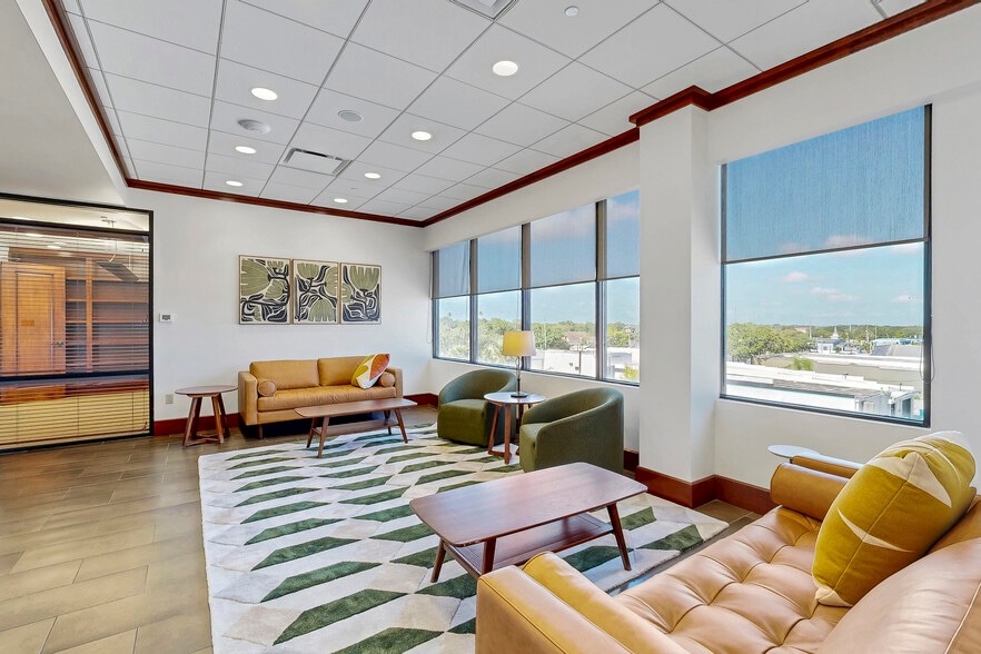 100 W Stuart Ave, Lake Wales, FL for lease - Lobby - Image 1 of 9