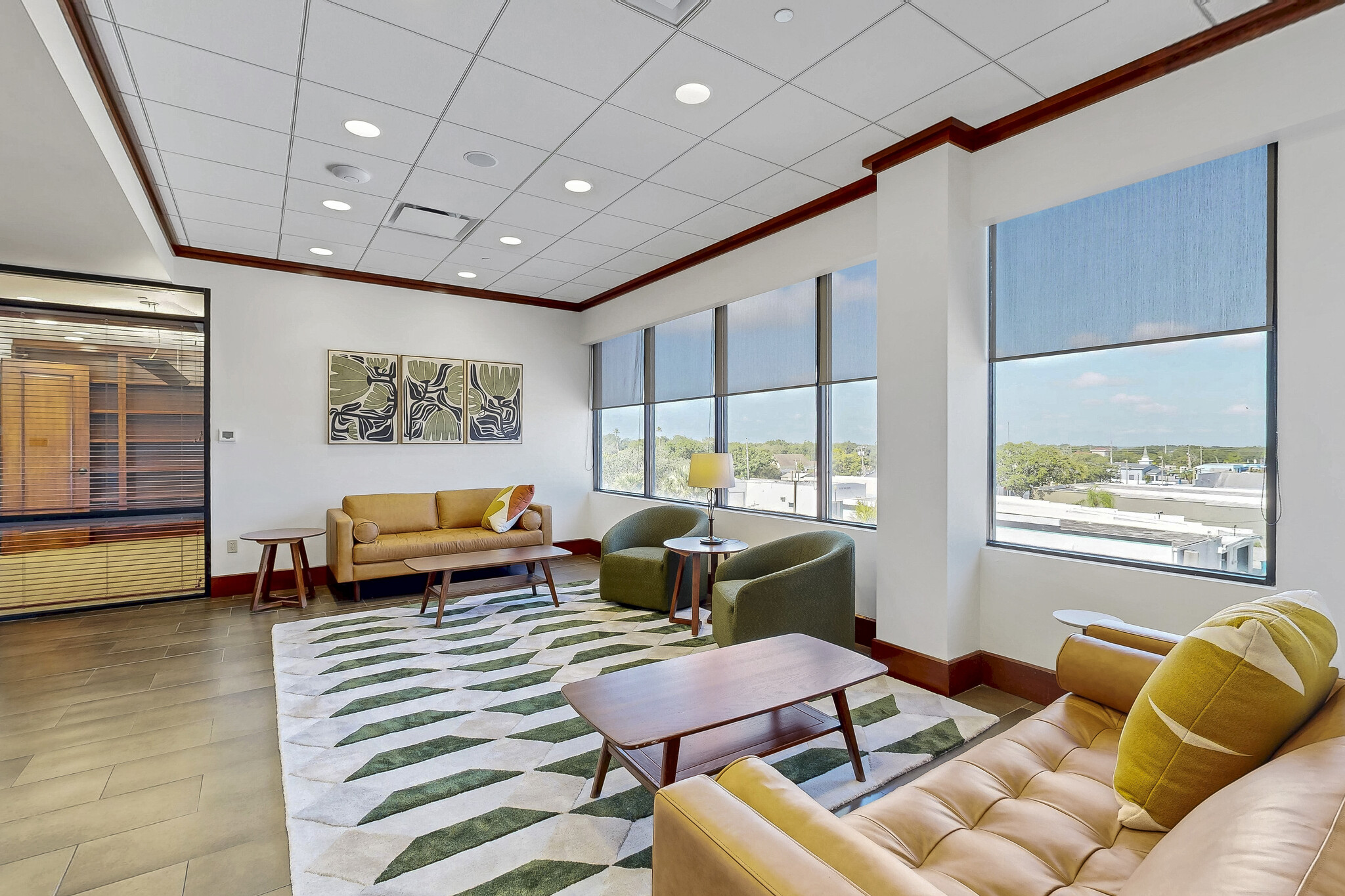 100 W Stuart Ave, Lake Wales, FL for lease Lobby- Image 1 of 10