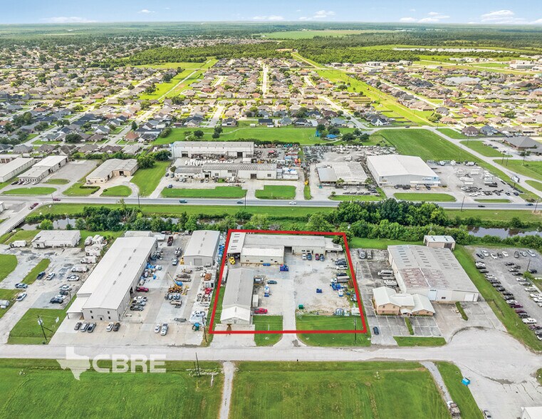 141-147 N Lacarpe Cir, Houma, LA à vendre - Photo du bâtiment - Image 2 de 3