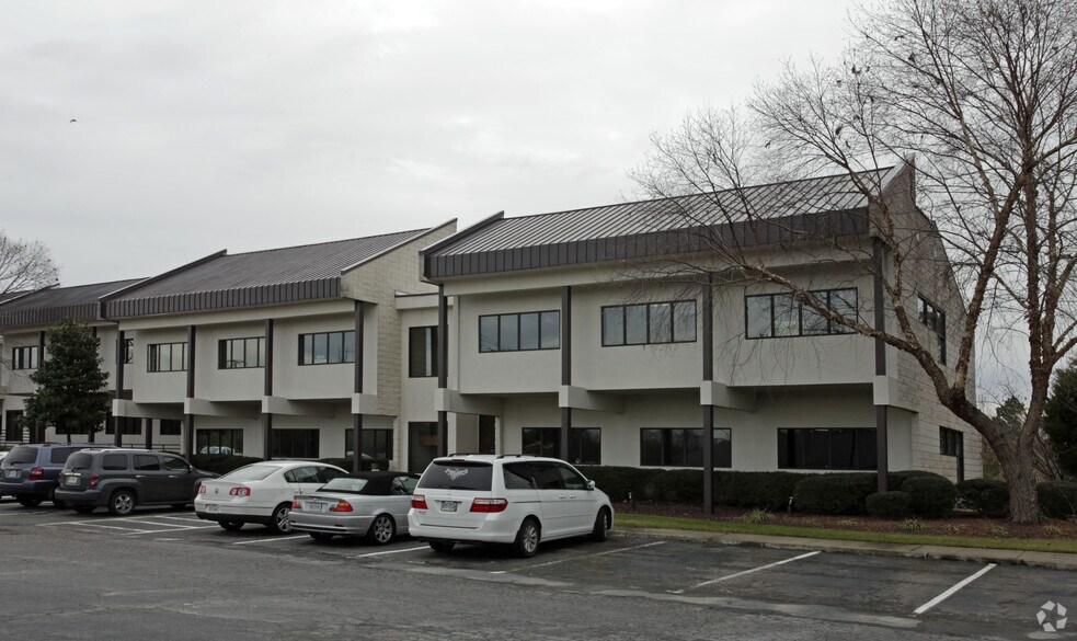 5269 Greenwich Rd, Virginia Beach, VA for sale - Building Photo - Image 2 of 20