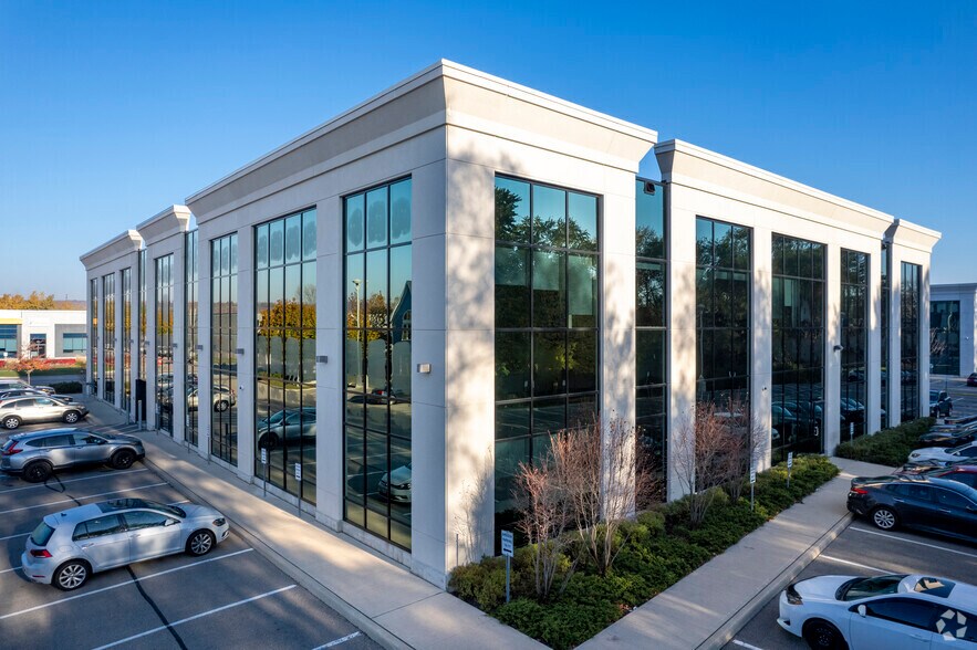 1300 Cornwall Rd, Oakville, ON à louer - Photo du bâtiment - Image 2 de 5