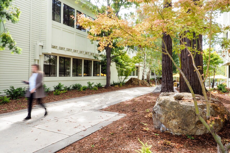 700 Larkspur Landing Cir, Larkspur, CA à louer - Photo du bâtiment - Image 3 de 6