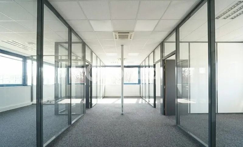 2 Allée Du Moulin Berger, Écully for lease Interior Photo- Image 1 of 10