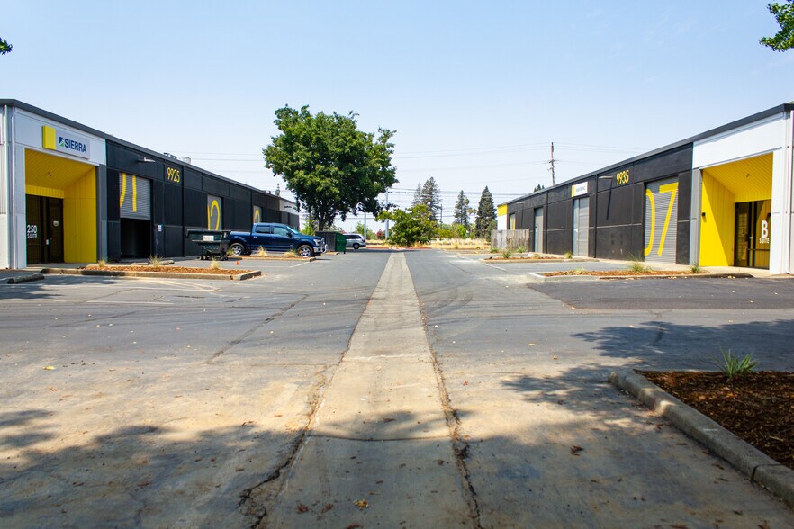 9881-9969 Horn Rd, Sacramento, CA à louer - Photo du bâtiment - Image 3 de 3