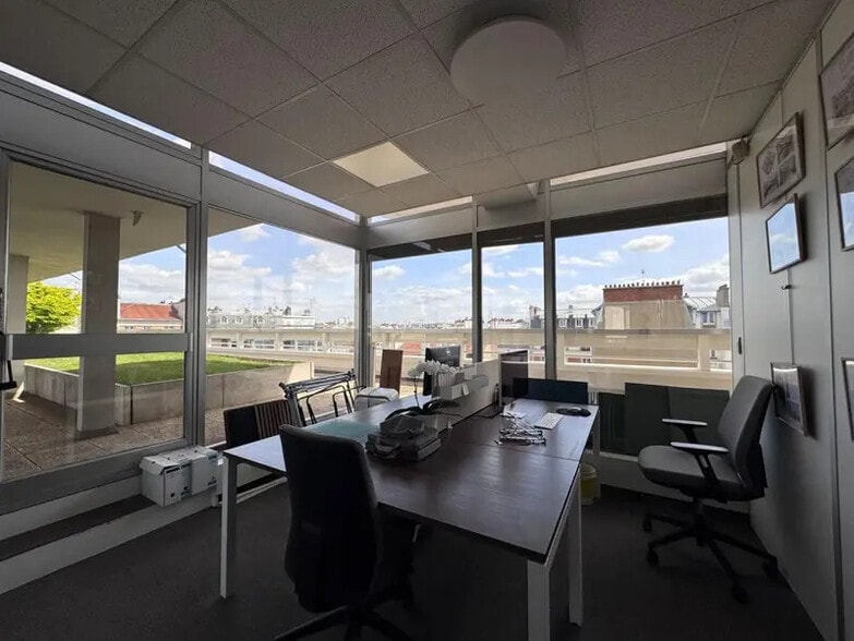 Office in Saint-Mandé for lease - Interior Photo - Image 3 of 15