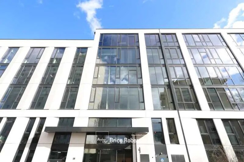 Bureau dans Villeurbanne à louer - Photo du bâtiment - Image 1 de 14