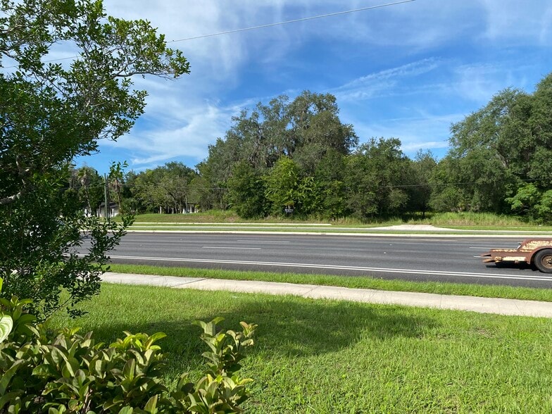 524 US-441 Hwy, Lady Lake, FL for sale - Building Photo - Image 2 of 7