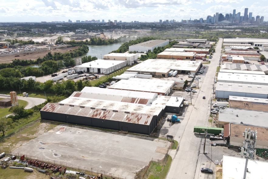 5702 Armour Dr, Houston, TX for lease - Building Photo - Image 2 of 5