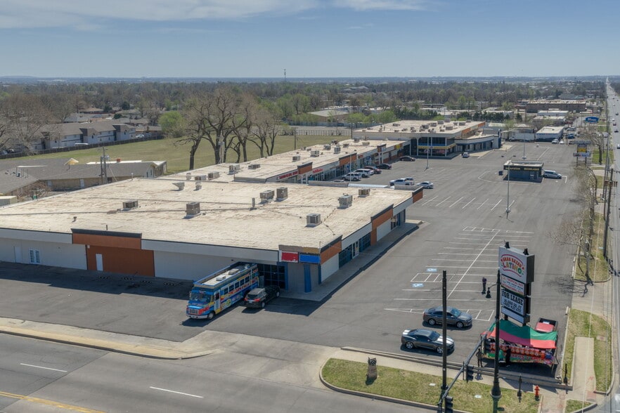 2300-2344 N Macarthur Blvd, Oklahoma City, OK for lease - Building Photo - Image 1 of 21