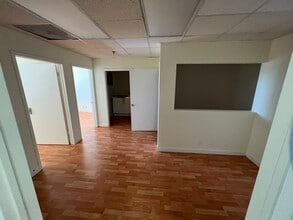 915 Middle River Dr, Fort Lauderdale, FL for lease Interior Photo- Image 1 of 4