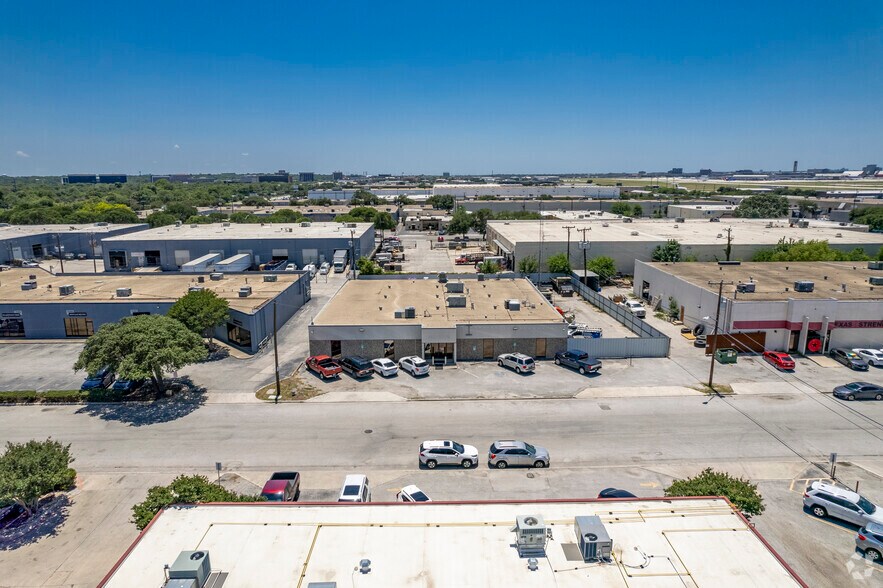 2438 Boardwalk St, San Antonio, TX à vendre - Photo du bâtiment - Image 3 de 6