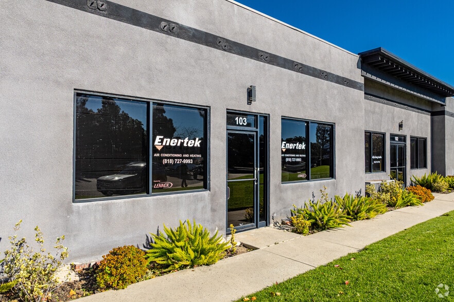 19441 Business Center Dr, Northridge, CA for lease - Building Photo - Image 2 of 6
