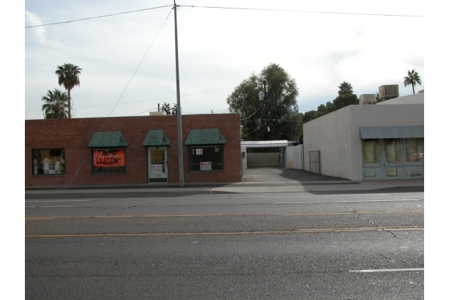 2217 E Indian School Rd, Phoenix, AZ for lease - Building Photo - Image 2 of 5