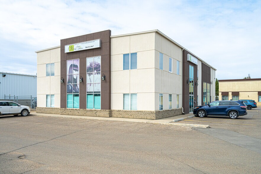 2602 50 Av, Lloydminster, AB à vendre - Photo du bâtiment - Image 1 de 63