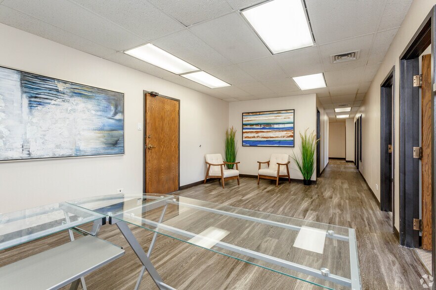 9725 E Hampden Ave, Denver, CO à louer - Photo intérieure - Image 3 de 23