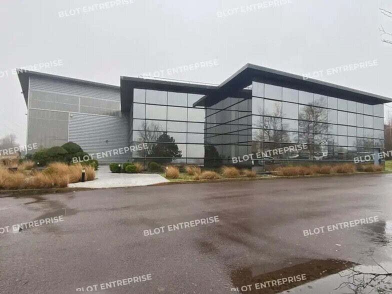 Industrial in Quimper for lease - Building Photo - Image 1 of 5