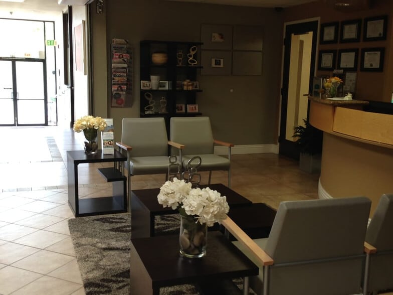 1729 Termino Ave, Long Beach, CA for sale - Lobby - Image 3 of 6