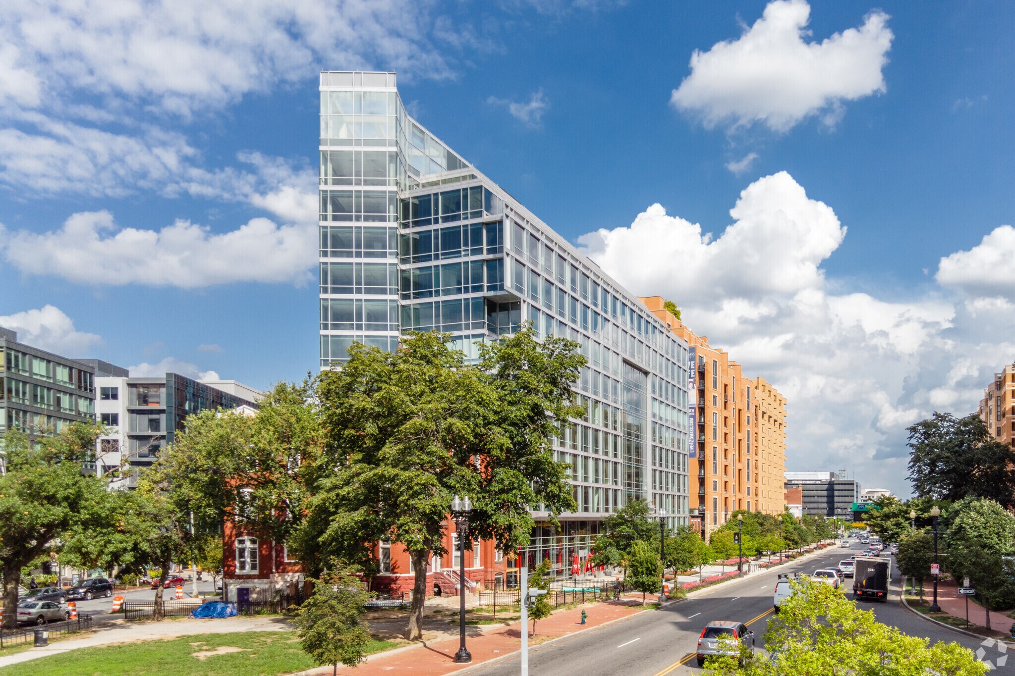 455 Massachusetts Ave NW, Washington, DC à louer Photo du bâtiment- Image 1 de 9