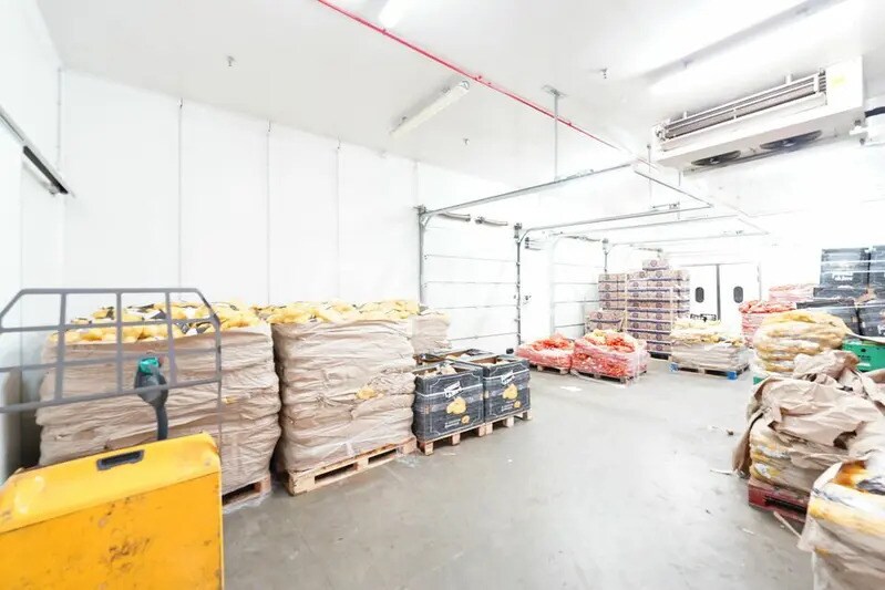Industrial in Mions for lease - Interior Photo - Image 3 of 35