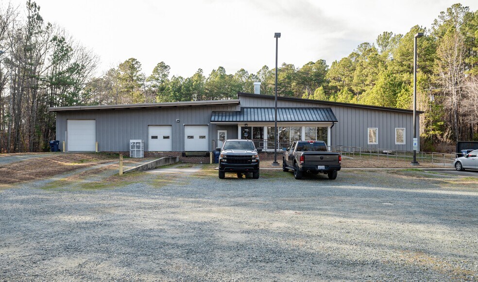 6909 Dodsons Xrd, Hillsborough, NC à louer - Photo du bâtiment - Image 2 de 11