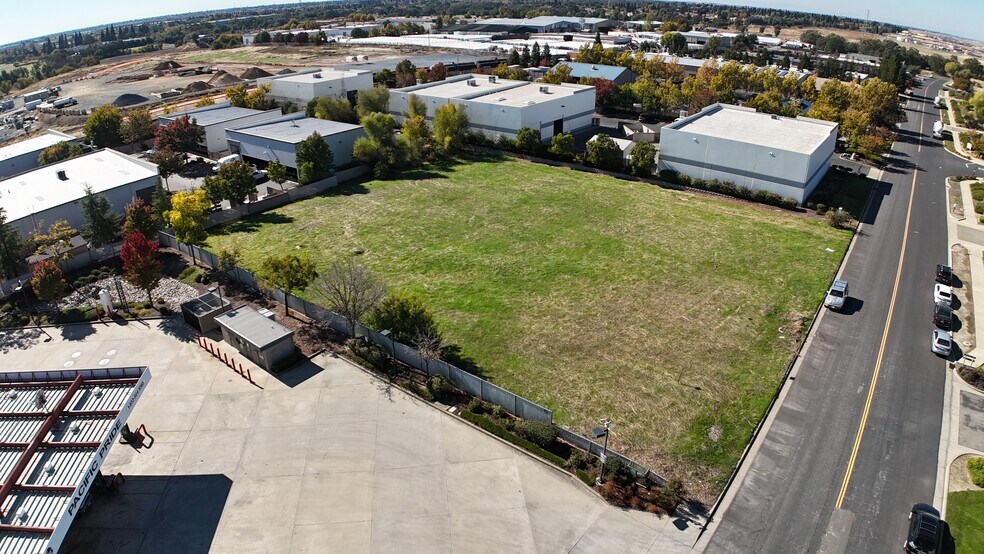 1385 Nichols Dr, Rocklin, CA à vendre - Autre - Image 2 de 4