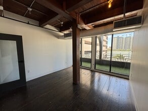 260 1st Ave S, Saint Petersburg, FL à louer Photo intérieure- Image 2 de 3