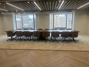 425 S Financial Pl, Chicago, IL for lease Building Photo- Image 2 of 6