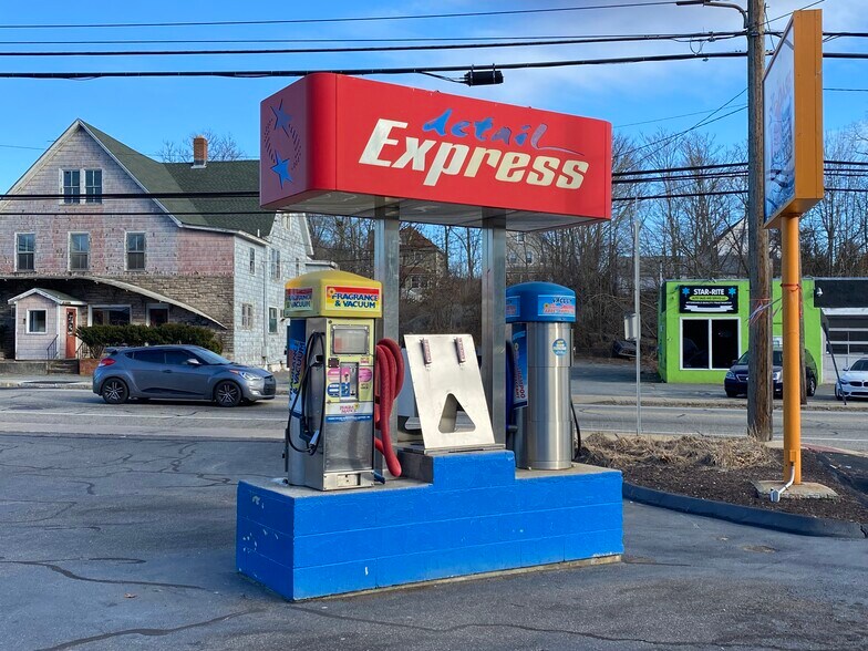 690 Boswell Ave, Norwich, CT à vendre - Photo du bâtiment - Image 3 de 7