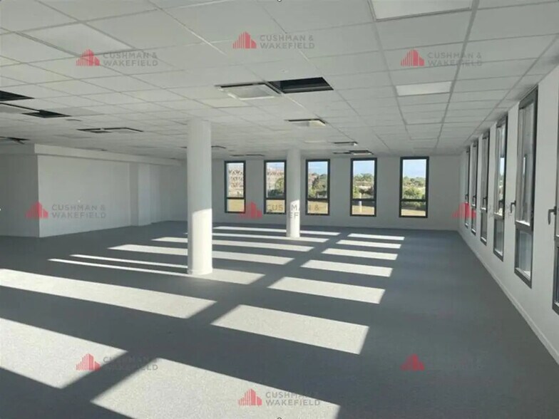 Office in Dijon for lease - Interior Photo - Image 3 of 4