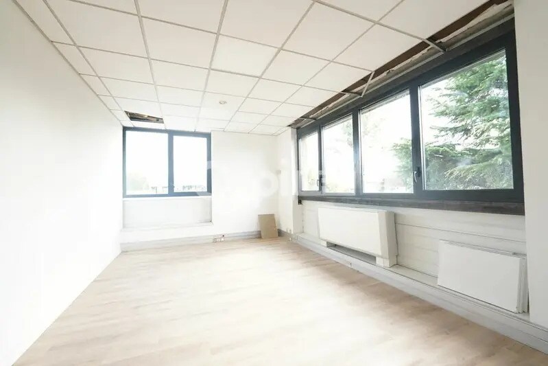Bureau dans Saint-Quentin-Fallavier à louer Photo intérieure- Image 1 de 8