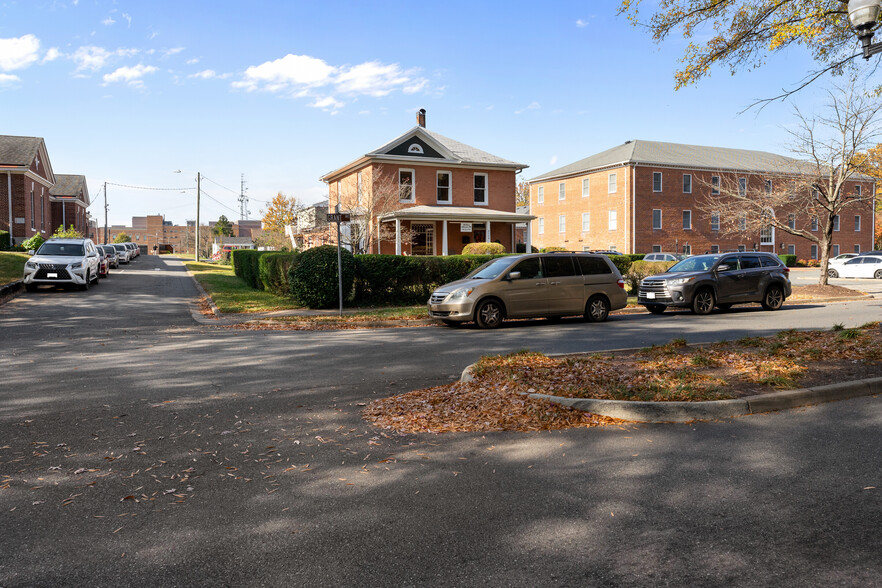 9306 Grant Ave, Manassas, VA à vendre - Photo du bâtiment - Image 3 de 34