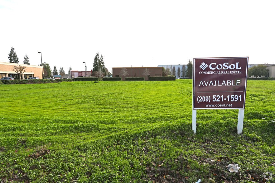 550 Lyell Dr, Modesto, CA à louer - Photo du bâtiment - Image 3 de 4