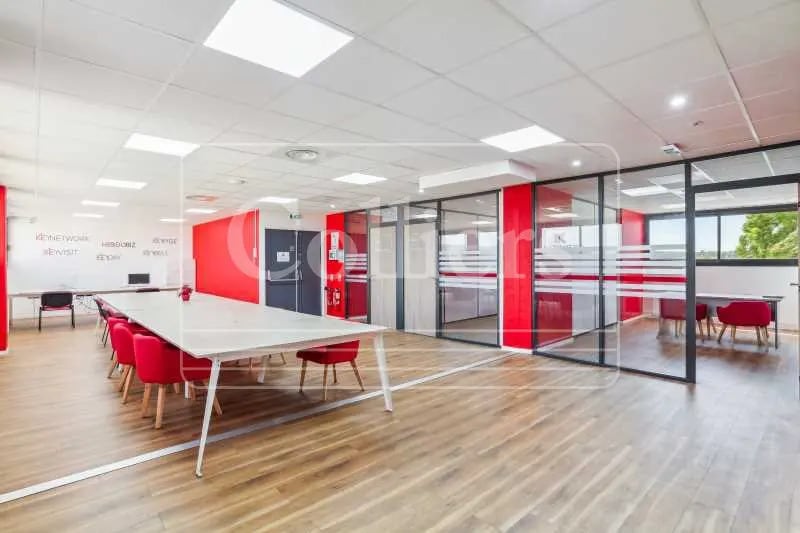 Office in Aix-en-Provence for lease - Building Photo - Image 3 of 14