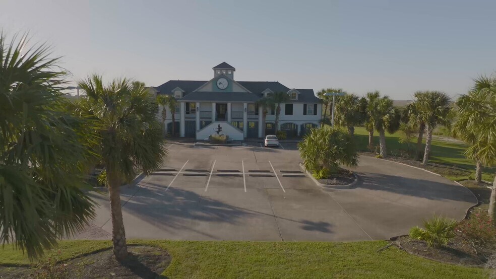 201 Harbor Walk Blvd, Hitchcock, TX à vendre - Vidéo sur l’inscription commerciale - Image 2 de 13