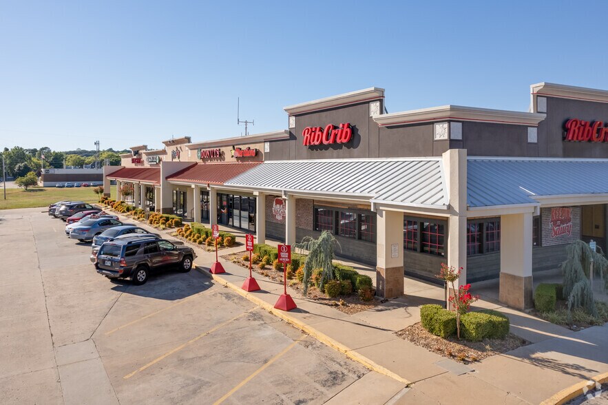 8020-8058 S Yale Ave, Tulsa, OK à louer - Photo du bâtiment - Image 2 de 8