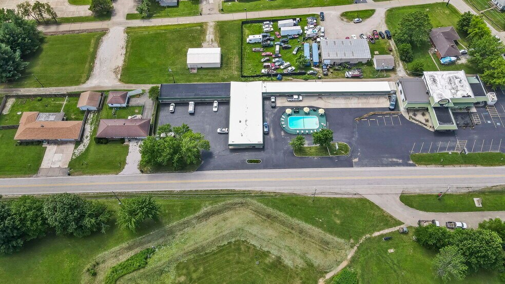 310 S McCune St, Pilot Knob, MO à vendre - Photo du bâtiment - Image 3 de 91