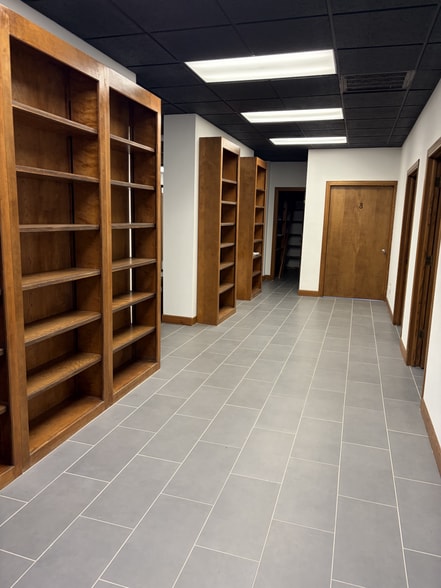 513 SW C Ave, Lawton, OK for lease - Interior Photo - Image 2 of 26