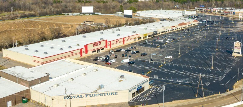 5264 Summer Ave, Memphis, TN à louer Photo principale- Image 1 de 2