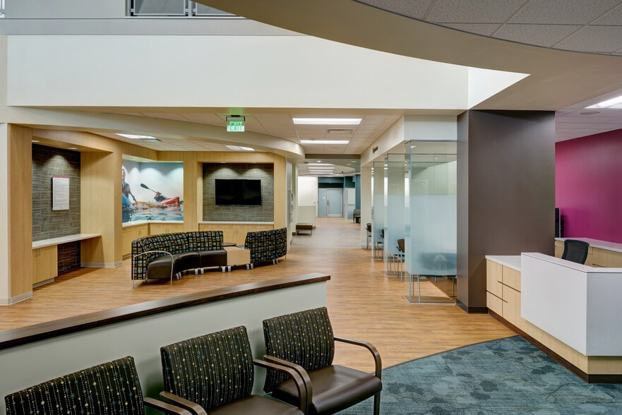 7100 Graphics Way, Lewis Center, OH for lease - Interior Photo - Image 2 of 6