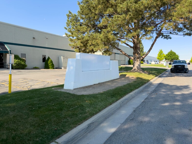 2415-2435 Custer Rd, Salt Lake City, UT à louer - Photo du bâtiment - Image 3 de 3