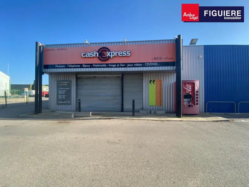 Retail in Saint-Mitre-les-Remparts for lease Building Photo- Image 1 of 15